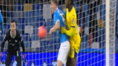 湖人中锋难题短期内难以解决，今夏力争反败为胜对抗掘金